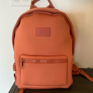 Medium Dakota in Sienna